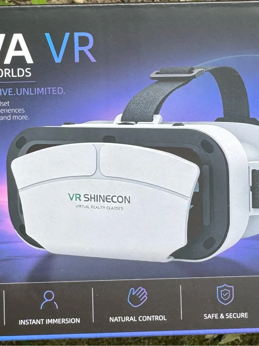 White VR Headset - Immersive Virtual Reality Glasses
